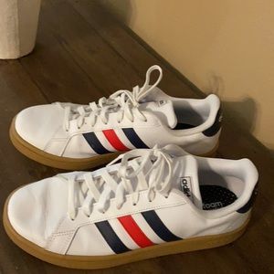 adidas Sneakers